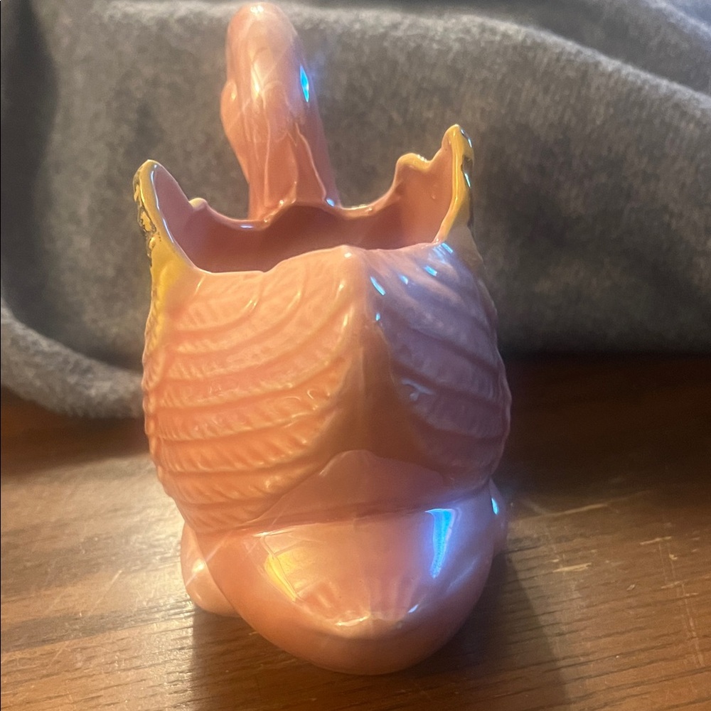 Elegant Pink Swan Ceramic Vase - Picture 4 of 4